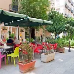 לינה וארוחת בוקר Opera 4*