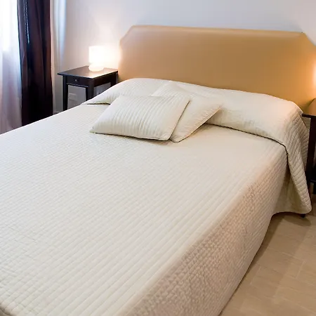 Opera Bed & Breakfast 4*