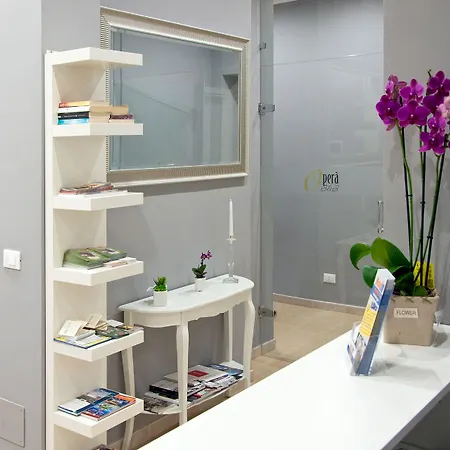 Opera Bed & Breakfast 4*