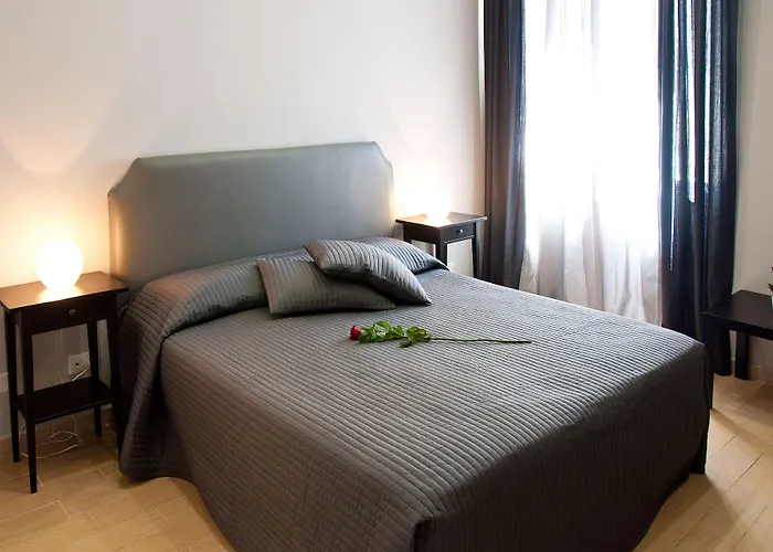 Alojamento de Acomodação e Pequeno-almoço Operà 4*