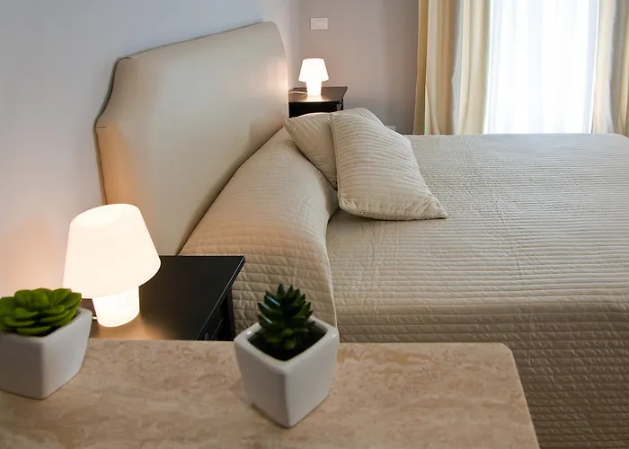 Alojamento de Acomodação e Pequeno-almoço Operà 4*